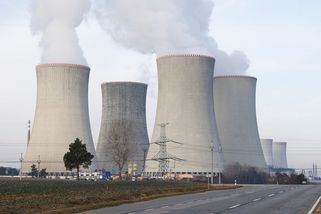Vláda vyřadila americký Westinghouse ze soutěže o Dukovany. Stavět chce hned čtyři bloky - Novinky