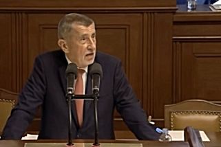 Babiš ve Sněmovně ztratil nervy kvůli Agrofertu. Místo odpovědí urážel opozici, Piráty i novináře