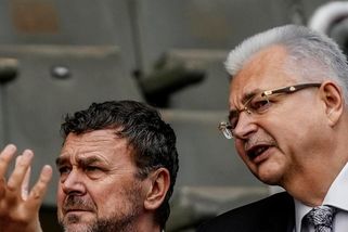 Tvrdík s Tykačem hrají absurdní divadlo. Tak Slavia do civilizované Evropy neprorazí