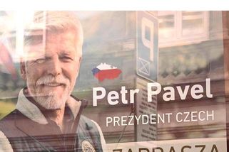Hrad ostře reagoval na "nepovolenou" reklamu s prezidentem. Expert: je to problém