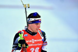 Čeští biatlonisté ve štafetě propadli, na vítěze ztratili pět minut