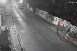 Brazilka se při venčení psa propadla na chodníku do kanalizační šachty. Zachytila to kamera - Novinky