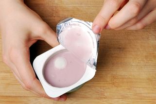 Plesnivé potraviny: Které můžete po okrájení sníst a které musíte vyhodit? Řiďte se tvrdostí - Proženy.cz