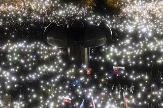 Tisíce lidí na Slovensku znovu demonstrovaly proti Ficově zahraniční politice - Seznam Zprávy