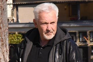 „A vo vo vo tom to je.“ Milan Pitkin vyměnil bagr za jeviště až po padesátce a baví lidi i v důchodu - Médium.cz