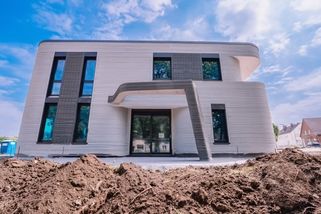 Němci vyrobili první rodinný dům 3D tiskem. Má dispozici 4kk a užitnou plochu 160 m2