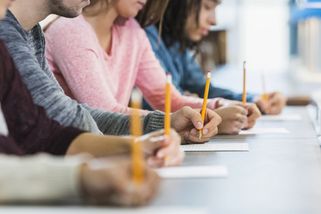 TEST: Zadání přijímaček odhaleno. Obstáli byste v letošních zkouškách z češtiny a matematiky?