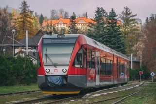 Stovka i za minutovou jízdu. Na železnici ve Vysokých Tatrách si lidé výrazně připlatí - Novinky
