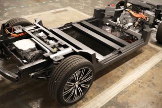 Spotřeba 1,5 litru a dojezd 1 690 km. Čína našla pohon, který může poslat elektromobily i spalovací auta do šrotu