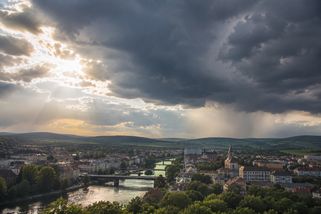 Počasí na víkend: Dorazí bouřky i teploty kolem 28 °C