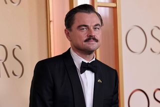 Leo se nechal vyfotit! V Praze navštívil slavného skláře