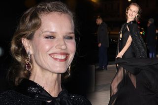 Eva Herzigová po padesátce boduje na týdnech módy: Roky přijímá s grácií, nelpí na vyhlazené kůži a lidé jí fandí! - Super.cz