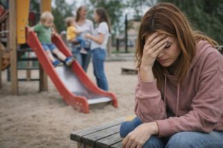 Pobyt na dětském hřišti mě rozbrečel. Matky tam jsou nesnesitelné. - Médium.cz