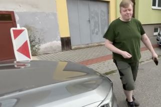 Video: Bitcoinový miliardář Jiřikovský se ukázal v Břeclavi. Před otázkami ujel - Seznam Zprávy
