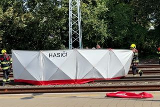 Vlaky tuto noc srazily pět lidí, čtyři zemřeli - Novinky