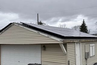 Češi přišli na chytrý způsob, jak vytěžit ze solárů co nejvíc energie. Speciální nátěr zvýší účinnost o desítky procent