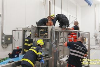Ženě na Plzeňsku uvázla v násypce na těsto - Novinky