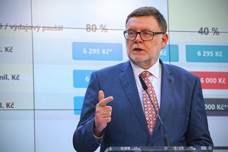 43 milionů na odměnách: Ministerstvo financí je štědré