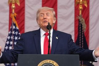Jsem největší atrakcí na světě. Místo umělců na hudebním festivalu vystoupí Trump