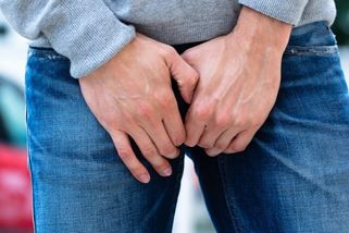 Evropou se šíří „dešťová hniloba“. Při nákaze hnisají i genitálie, lidé se nakazili neobvykle