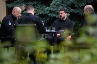 Tajná schůzka v zeleni. Zelenskyj svolal nejbližší...