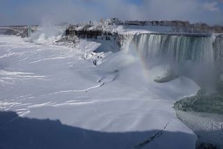 Niagarské vodopády se proměnily v ledové království - Novinky
