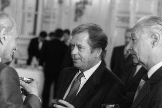 Havel a Dubček: Jak to bylo s dvěma kohouty, usilujícími o post prezidenta v roce 1989? - Médium.cz