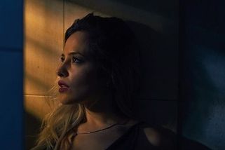 Manžel má poměr s mojí mámou. Nejhorší jsou společné obědy, říká Simona (26) - Médium.cz