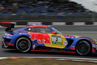 Komentář: Verstappen sice Nürburgring nedobyl, ale ani technický problém nemůže zastínit jeho epický výkon