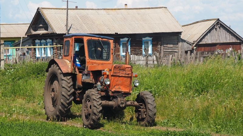Symboly Ruska jsou i nadále kalašnikov, láhev vodky a pokálená latrína - Médium.cz