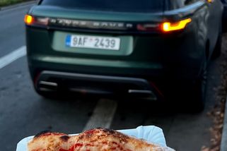 Dáváte výstražné blinkry jako poděkování nebo omluvenku? Pokuta může být vyšší než za špatné parkování