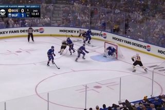 NHL | Nadávky, vztyčené prostředníky. Profesor Pastrňák si povodil gólmana i fanoušky Buffala - Sport.cz