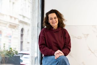 Proměna čtenářky Martiny: Už žádný culík z nouze! Její kudrnaté vlasy dnes vypadají božsky - Proženy.cz