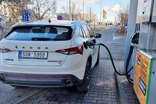 Nafta z odpadu a tuků je už na 30 místech v Česku. A firmy ji tankují skoro za cenu běžné