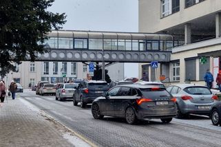 Onkologický ústav je v obležení aut. Spásou má být parkovací dům města - Novinky