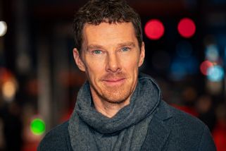 „Jsme v háji.“ Spoutaný Benedict Cumberbatch klečel v Africe ve tmě a čekal na výstřel do zad - Médium.cz