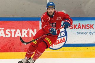 Zranění a nepovedené play off, pardubický útočník přesto bojuje o MS: Ani mě to nenapadlo - Sport.cz