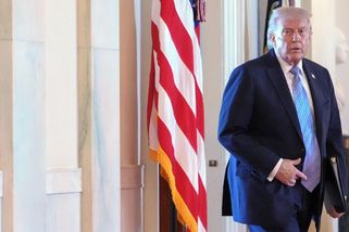 V Hormuzu hořela jihokorejská loď. Byl to Írán, má jasno Trump - Novinky