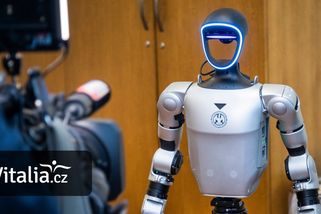 Na Univerzitě Karlově dupe a funí nový humanoid Karel. Umí kotoul i kung-fu