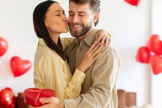 Kvíz o lásce: Kdy se slaví diamantová svatba a kde dávají čokoládu ženy mužům? Otestujte, co víte o svatém Valentýnu!