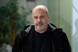 Petr Rychlý vyměnil Prahu za masivní srub z finského dřeva. Pro své pohodlí uzavřel i dohodu se sousedy