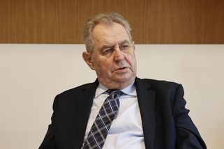 Zeman z nemocnice: Splním vám přání, neodejdu z české politiky - Novinky