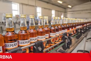 Likérky kritizují další zvýšení daně, některé snižují obsah alkoholu v nápojích