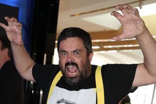 Deset kilo dole! Starosta Novotný už to kosí ve Spejbl gymu, zastal se i Růžičky
