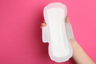 Vložky a tampony jako luxus. Jak se v Česku bojuje proti menstruační chudobě - Seznam Zprávy
