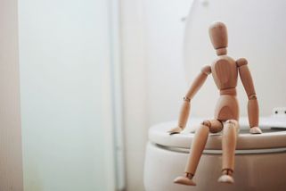 Japonské ženy sedávají na záchodě obráceně. Je to praktičtější a nesrovnatelně zdravější