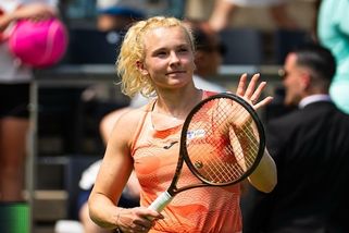 SportWin » Tenis » Z drcené outsiderky rázem tenisová kouzelnice. Nezlomná bojovnice z Česka šokovala zámořské publikum