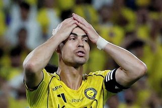 I Ronaldo sledoval v derby šílené scény. Záběry odhalily řežbu holemi ve VIP - Sport.cz