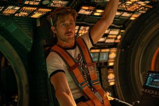Recenze: Nový Interstellar to není, sci-fi film s Goslingem ale pobaví - Seznam Zprávy