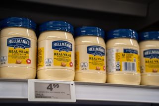 Vyhlašujeme nejhorší majonézu ze supermarketu. Češi ji kupují a dávají do všeho, ale neví, co obsahuje